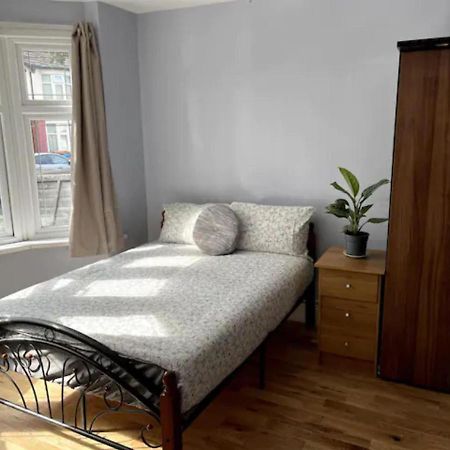Modern 5 Bedroom Family House - 18 Mins To Station London Eksteriør bilde