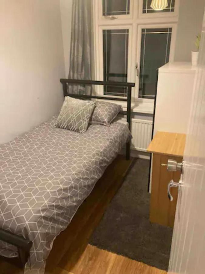 Modern 5 Bedroom Family House - 18 Mins To Station London Eksteriør bilde