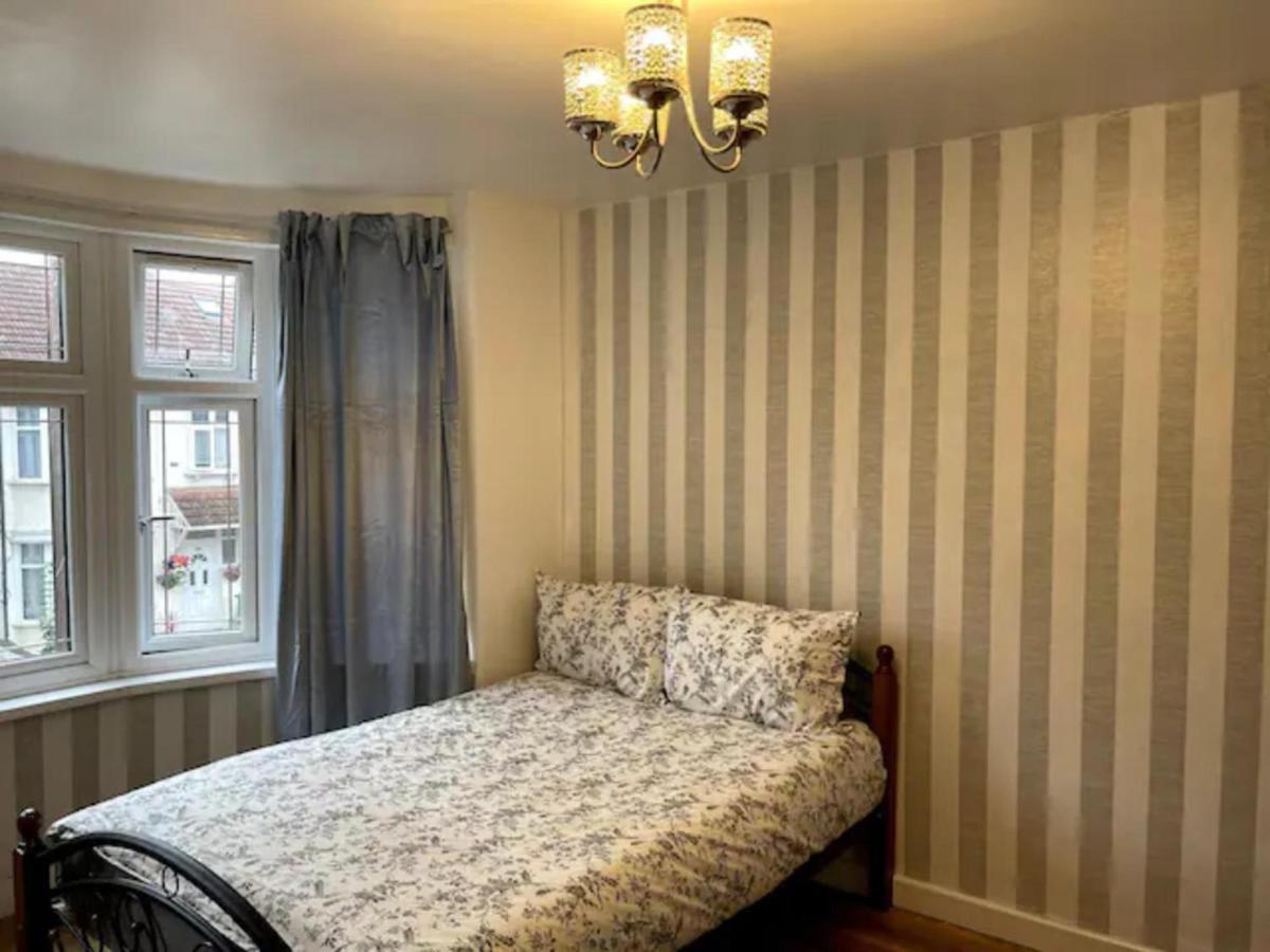Modern 5 Bedroom Family House - 18 Mins To Station London Eksteriør bilde