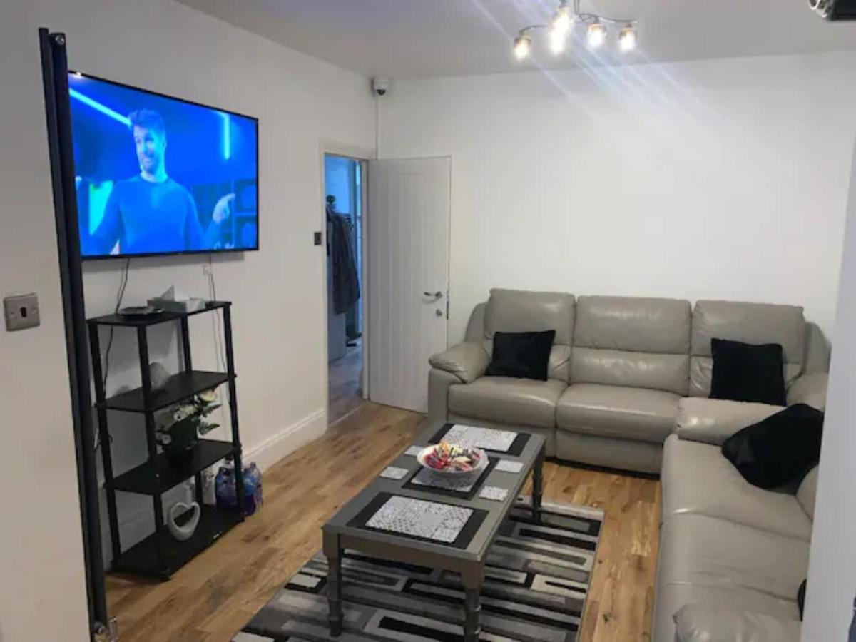 Modern 5 Bedroom Family House - 18 Mins To Station London Eksteriør bilde