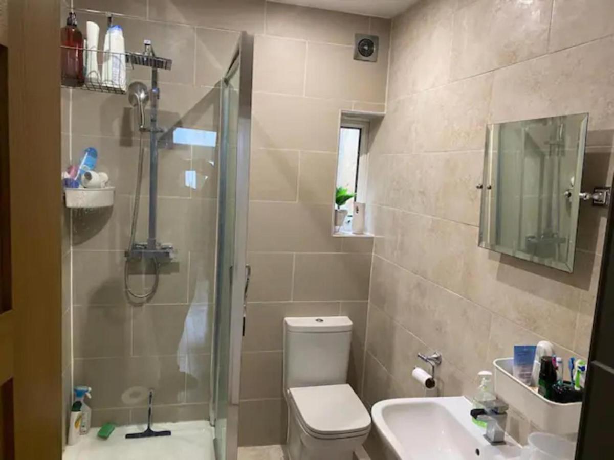 Modern 5 Bedroom Family House - 18 Mins To Station London Eksteriør bilde