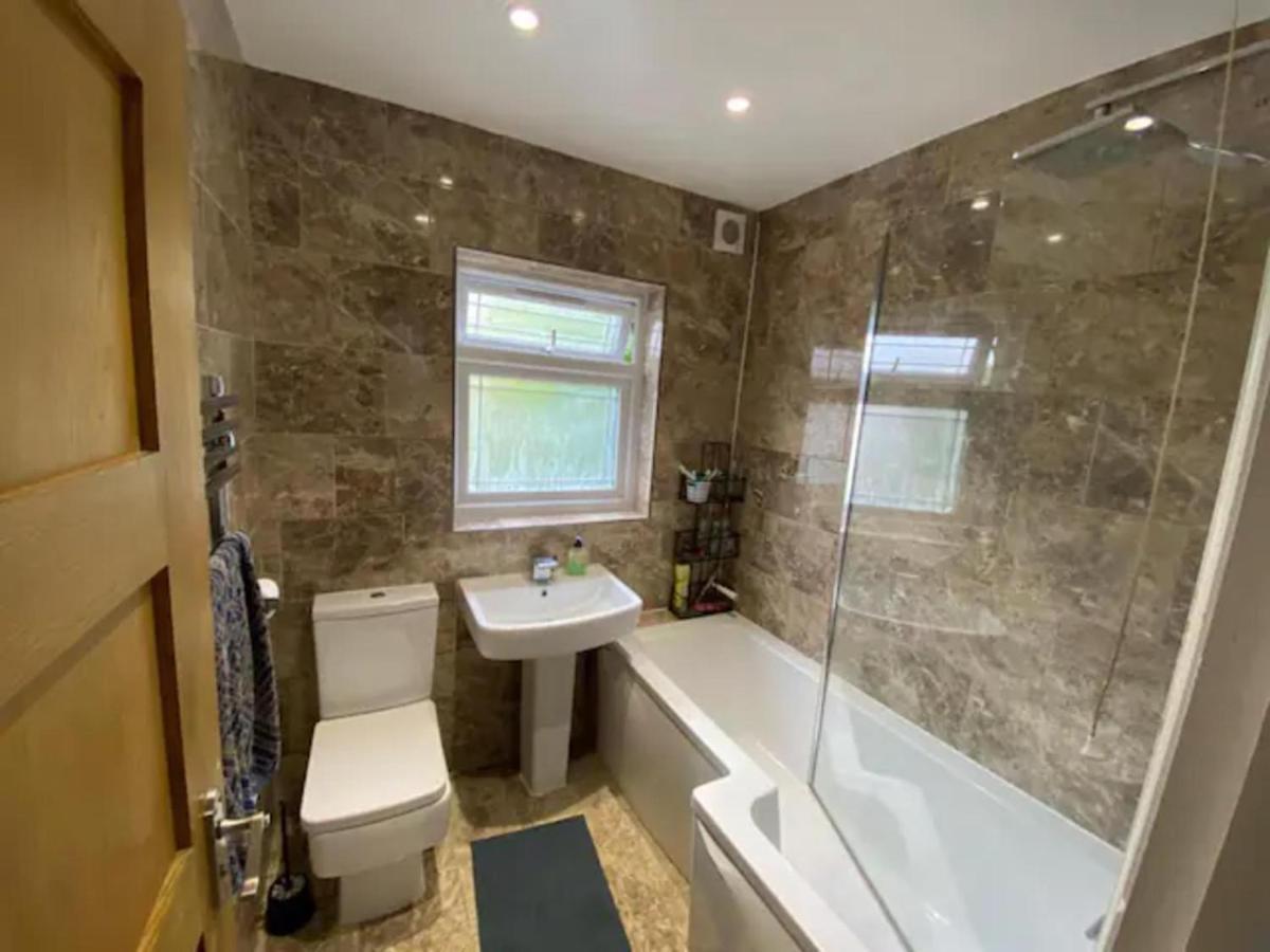 Modern 5 Bedroom Family House - 18 Mins To Station London Eksteriør bilde